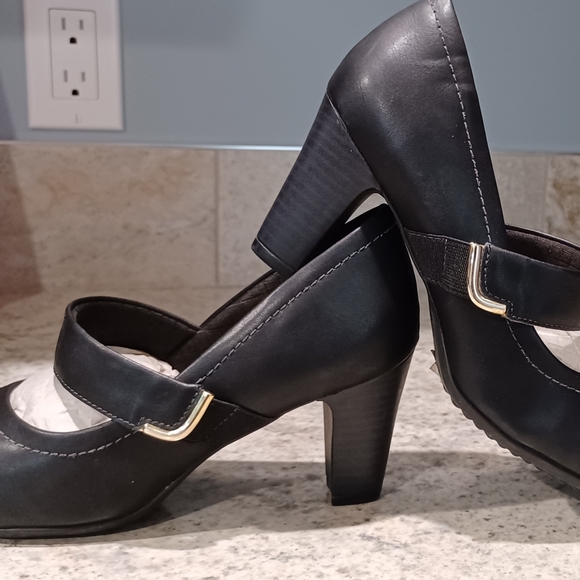 Piccadilly Size 5 - Picture 2 of 6